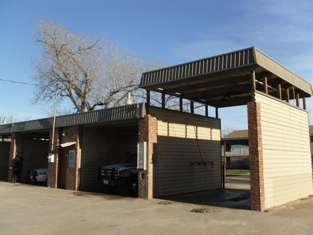 1010 NE 4th St, Hubbard, TX à louer - Photo du bâtiment - Image 3 de 7