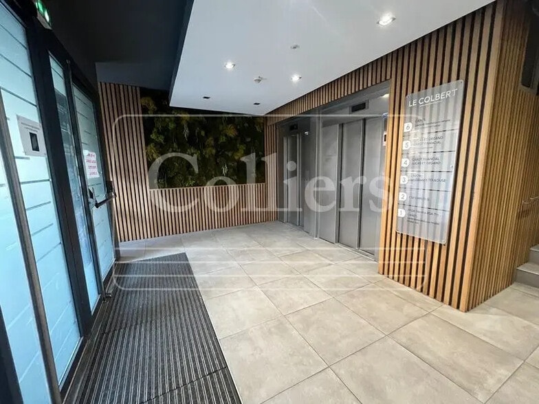 Office in Marseille for lease - Lobby - Image 2 of 11