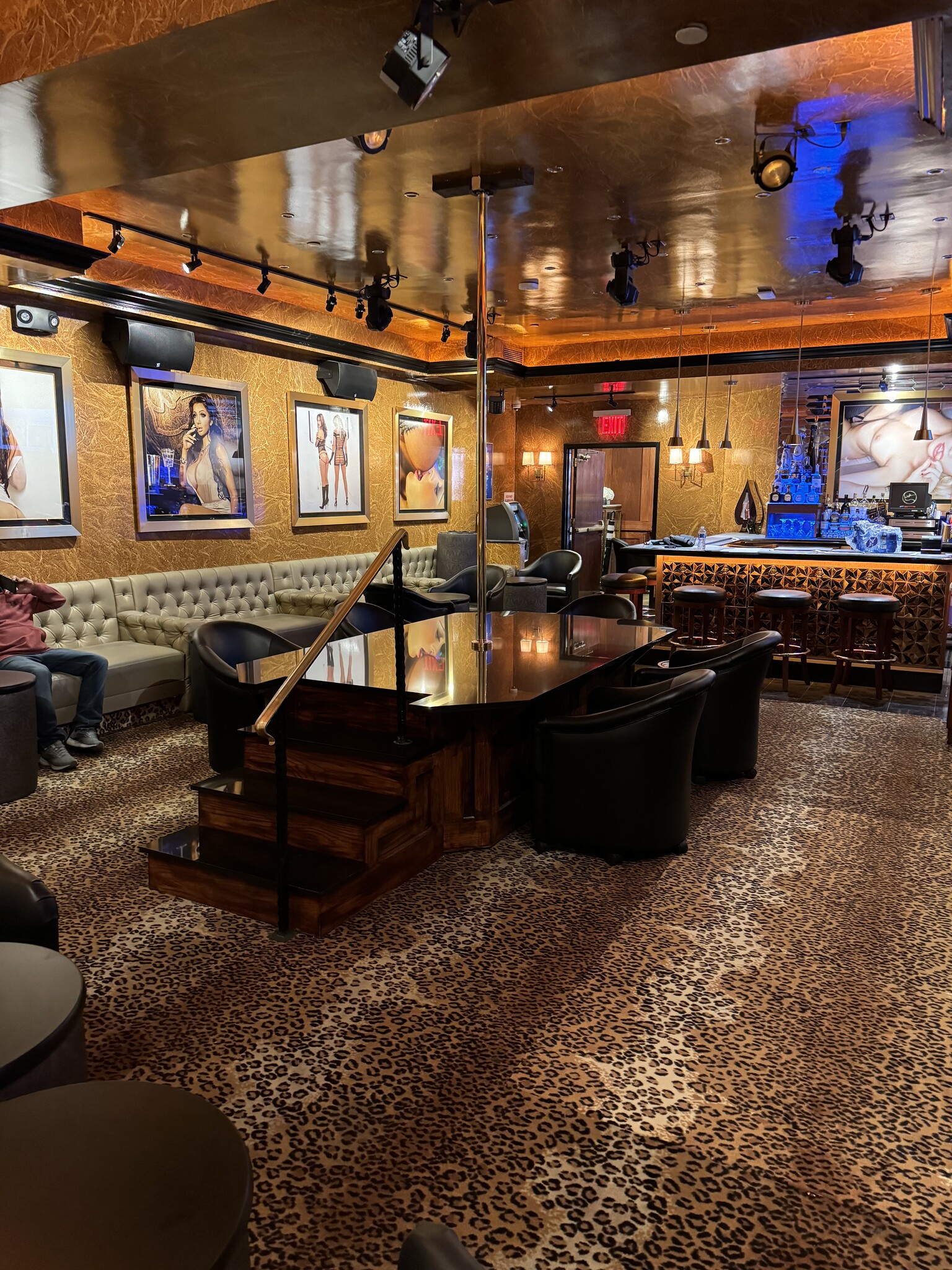 622 W 47th St, New York, NY for lease Interior Photo- Image 1 of 25