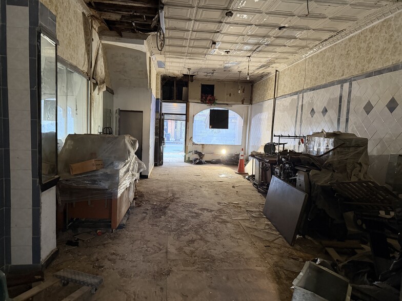 2566 Steinway St, Astoria, NY for sale - Building Photo - Image 2 of 5