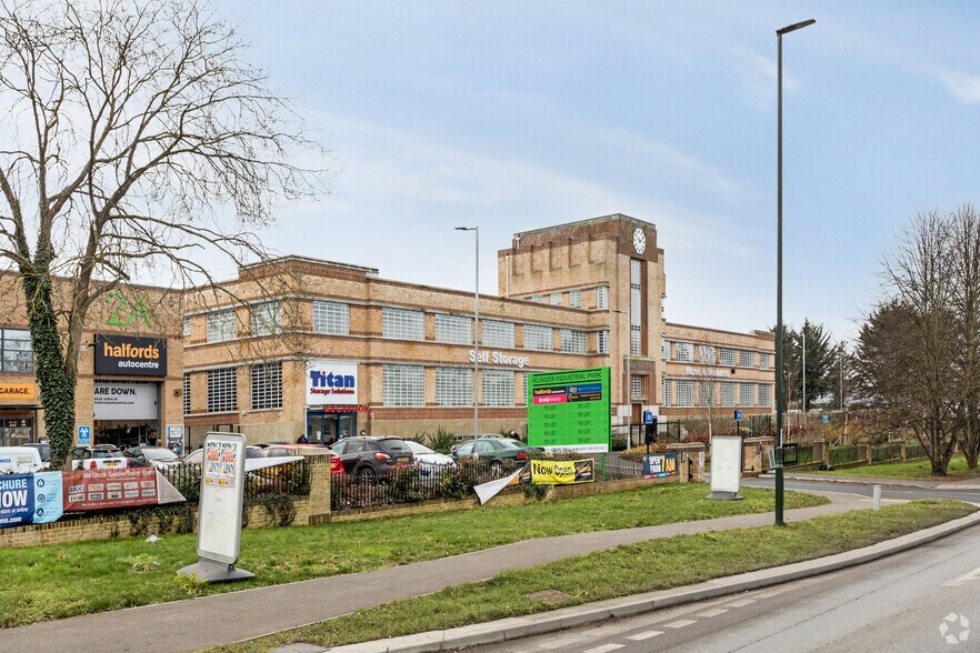 Edgington Way, Sidcup à louer - Photo du bâtiment - Image 2 de 3