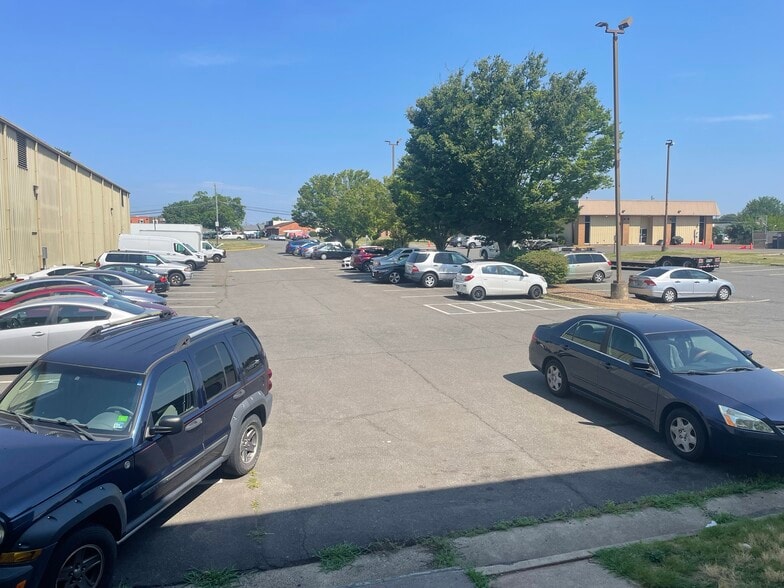 9061-9073 Euclid Ave, Manassas, VA for lease - Building Photo - Image 3 of 12