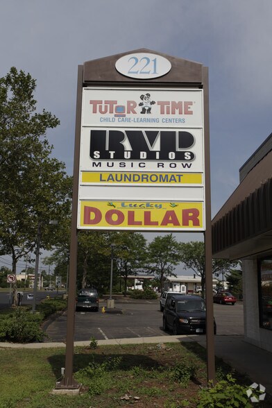 221 Bull Hill Ln, West Haven, CT for lease - Building Photo - Image 2 of 13