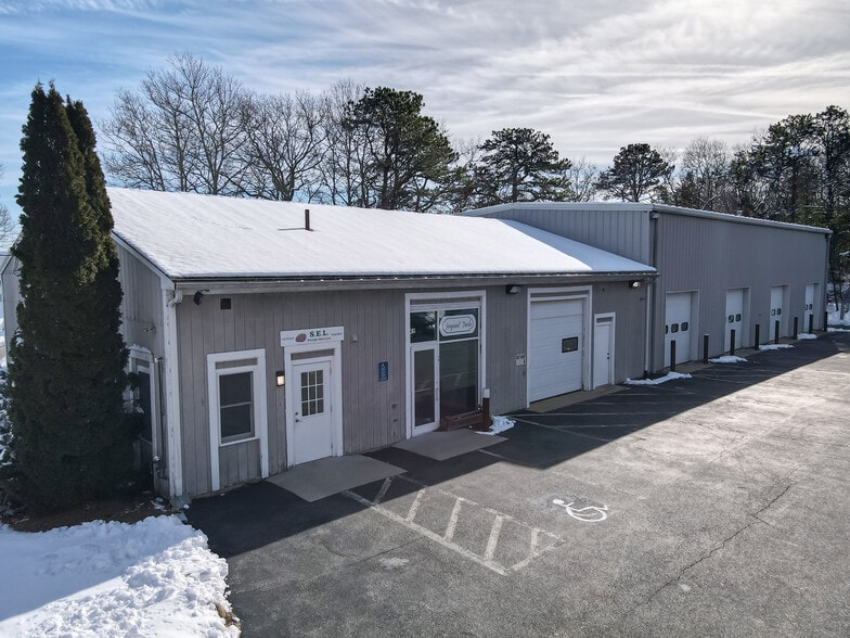 7 Colonel Dr, Bourne, MA for sale - Primary Photo - Image 1 of 75