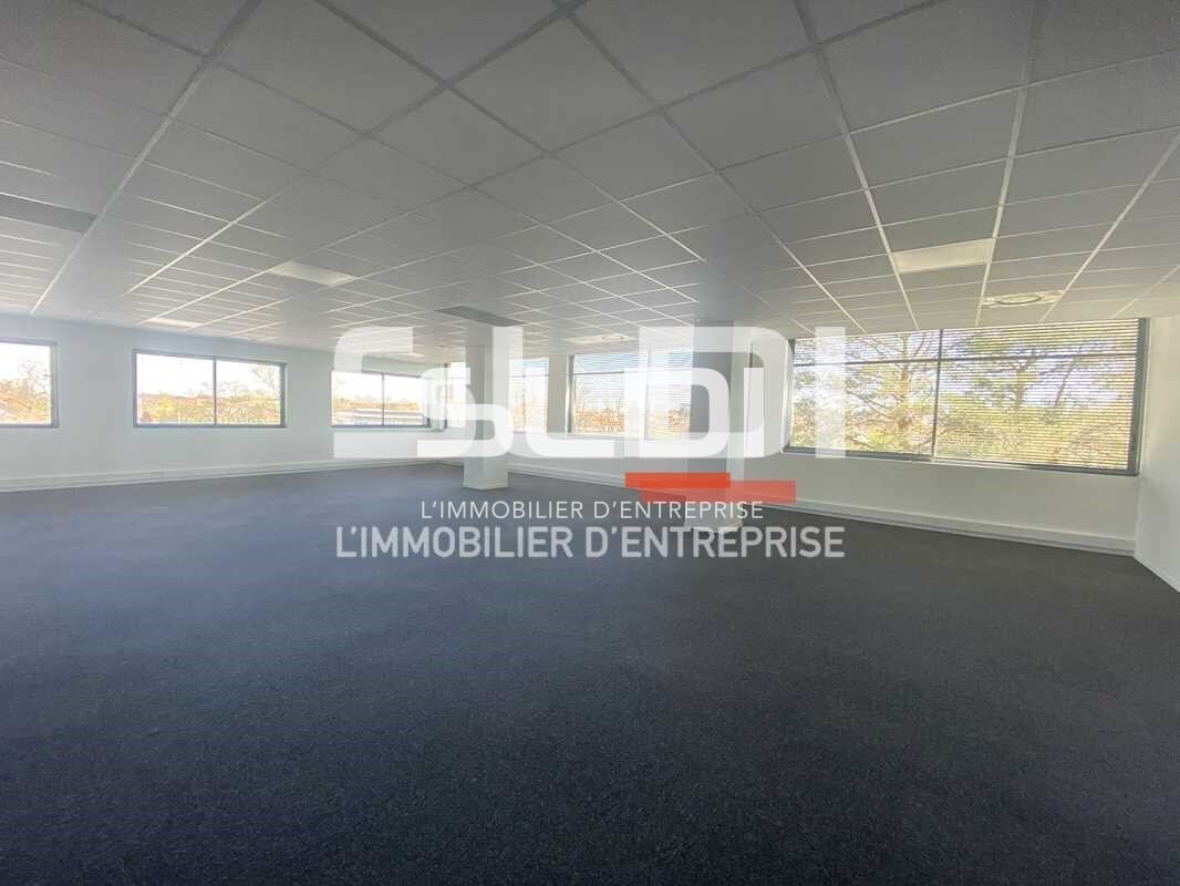 466 Rue Des Mercières, Rillieux-la-Pape for lease Interior Photo- Image 1 of 3