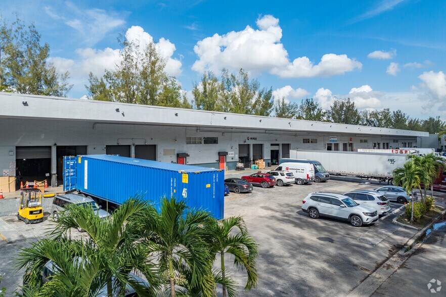 1700-1790 NW 96th Ave, Doral, FL à louer - Photo du bâtiment - Image 2 de 3