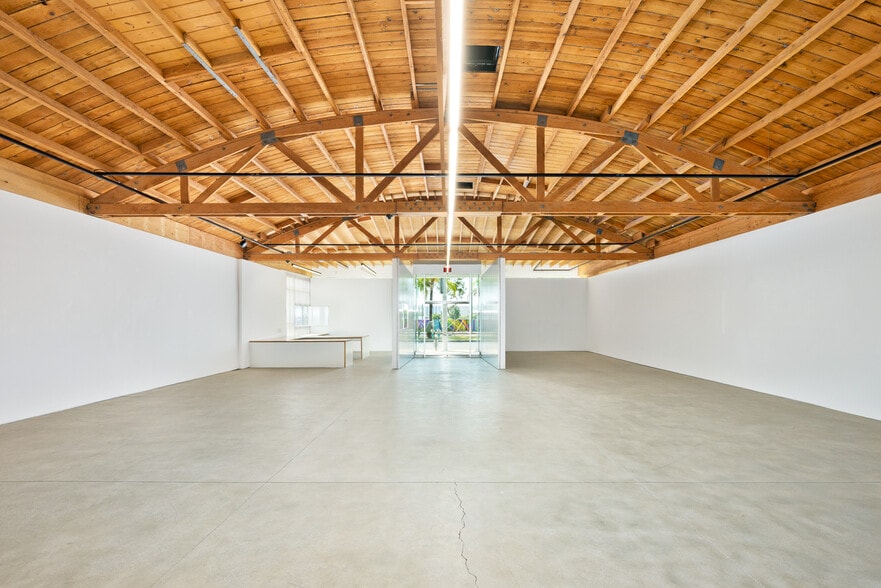 9055 Santa Monica Blvd, West Hollywood, CA for lease - Building Photo - Image 3 of 9