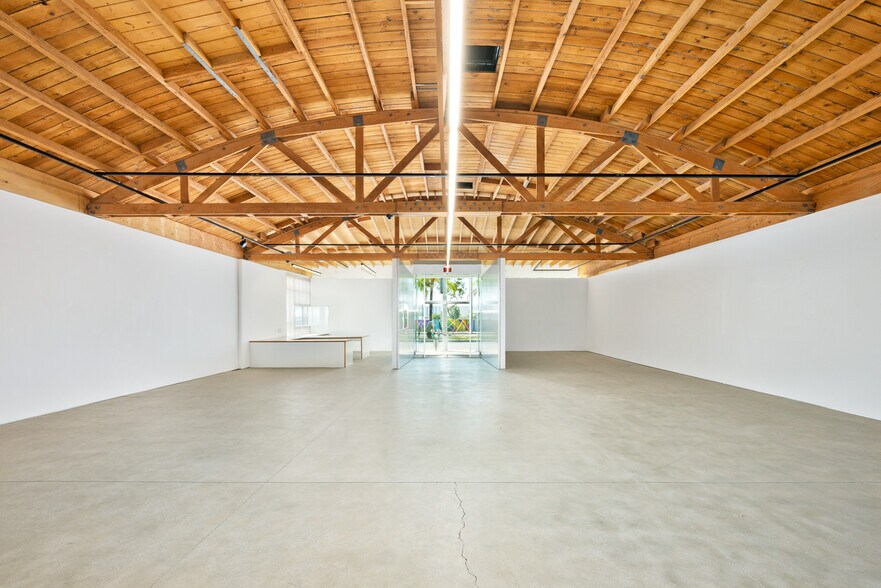 9055 Santa Monica Blvd, West Hollywood, CA à louer - Photo du bâtiment - Image 3 de 9