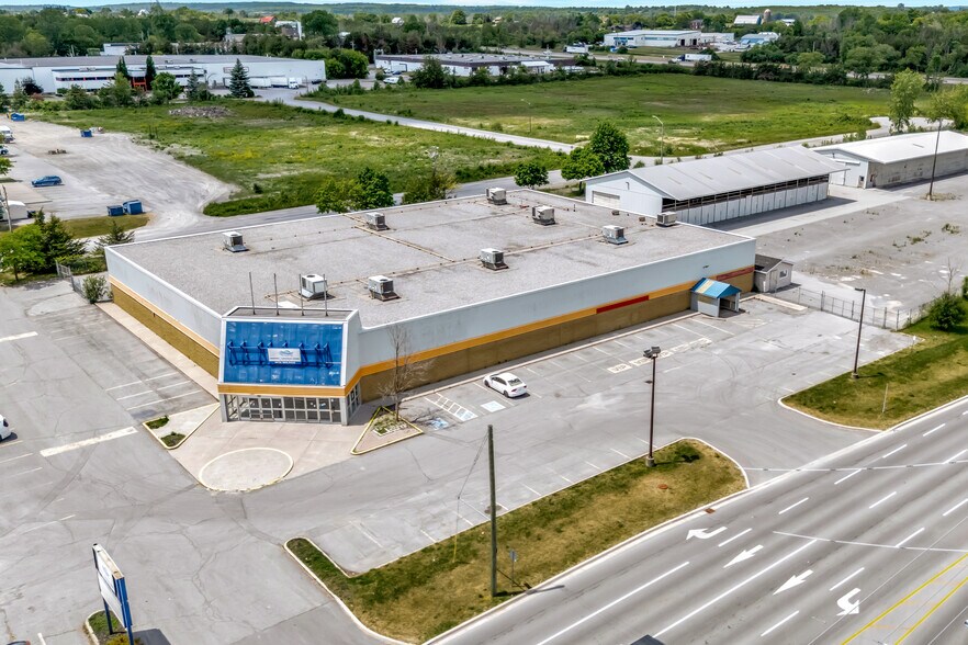 260 Bell Blvd, Belleville, ON à louer - Photo du bâtiment - Image 3 de 9