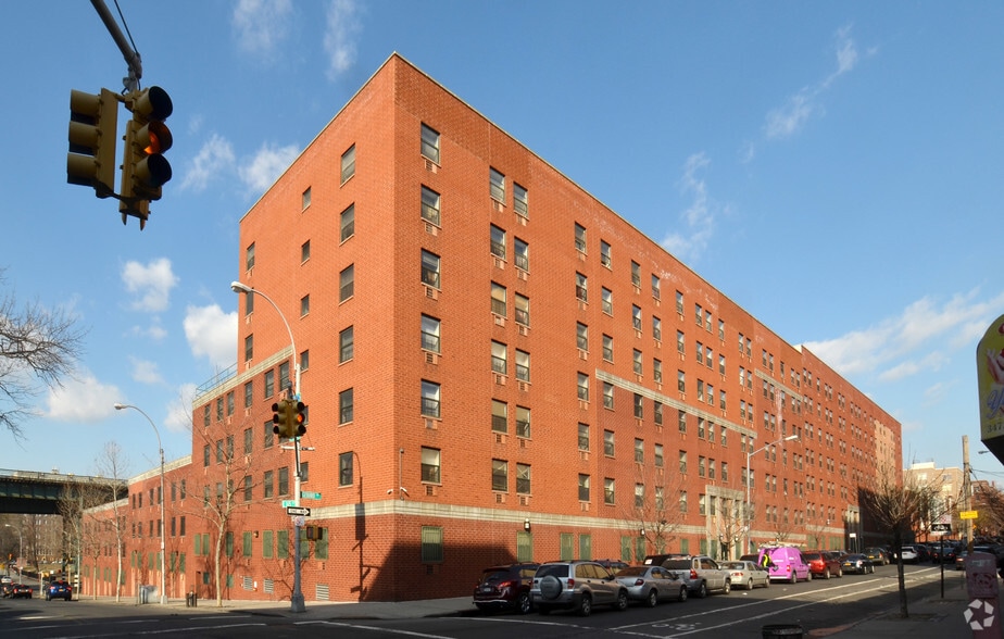 1065-1075 Gerard Ave, Bronx, NY for lease - Primary Photo - Image 1 of 7