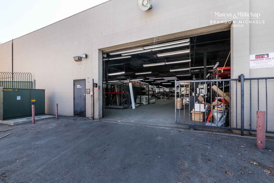2695 Cochran St, Simi Valley, CA for lease - Building Photo - Image 3 of 12