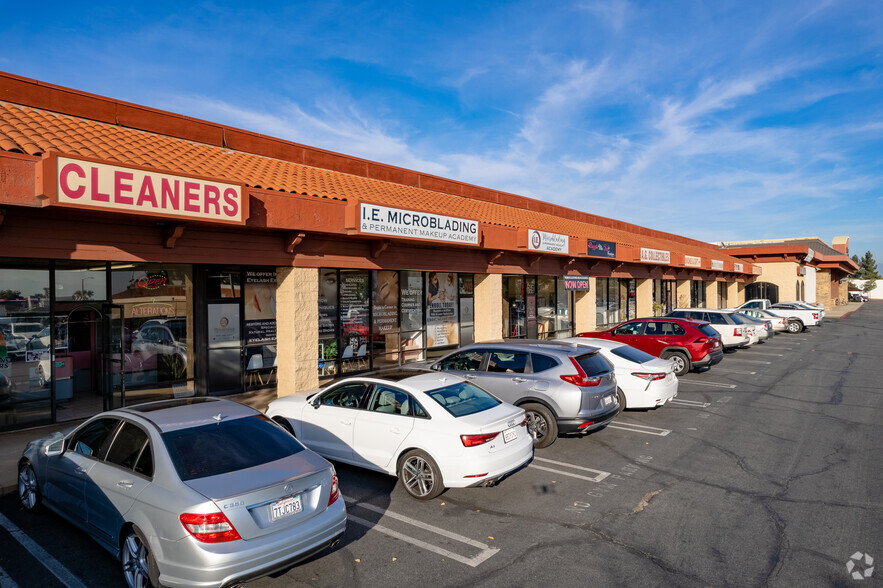 711-785 W Foothill Blvd, Upland, CA for lease - Primary Photo - Image 1 of 5