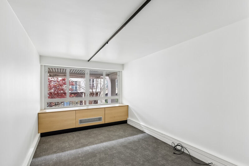 118-122 Rue De Vaugirard, Paris for sale - Building Photo - Image 2 of 14