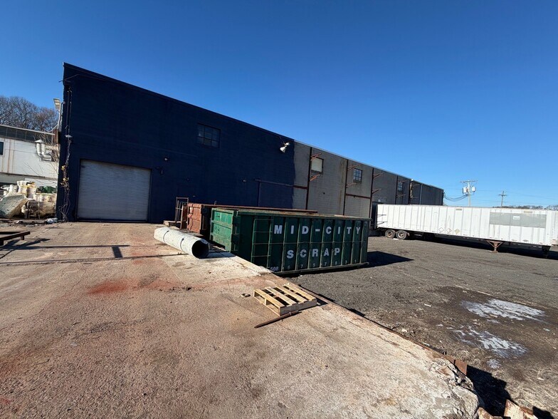 55 Industrial Cir, Lincoln, RI à vendre - Photo du bâtiment - Image 3 de 7