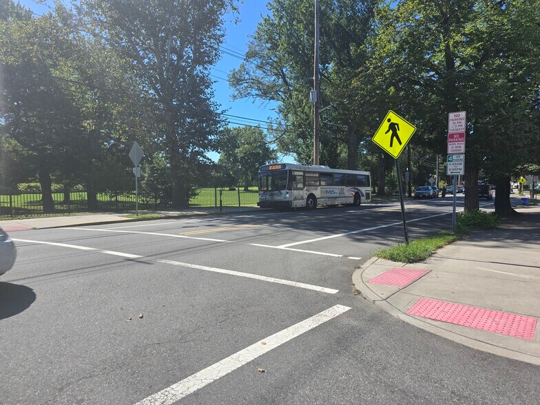 224 Glenwood Ave, Bloomfield, NJ à louer - Photo du bâtiment - Image 3 de 6