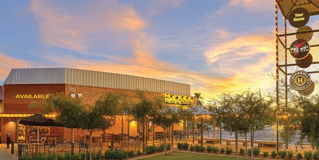 Plus de détails pour 701 W Mcdowell Rd, Phoenix, AZ - Commerce de détail à louer