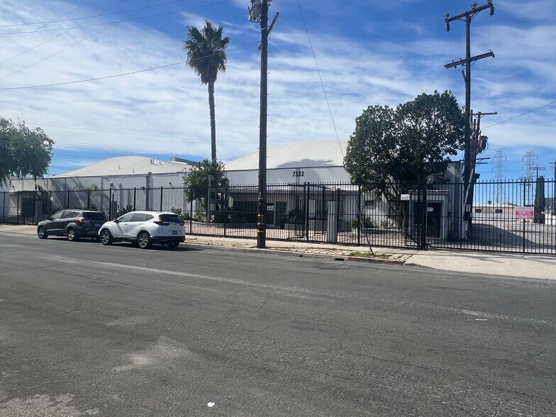 7333 Radford Ave, North Hollywood, CA à vendre - Photo du bâtiment - Image 2 de 12