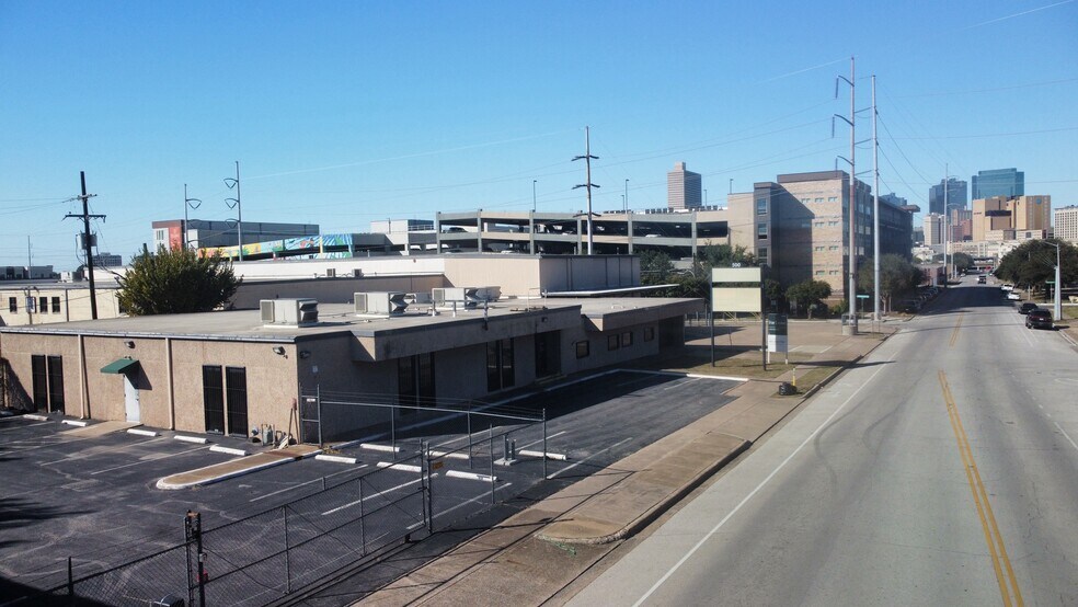 500 S Jennings Ave, Fort Worth, TX à vendre - Photo du bâtiment - Image 3 de 6