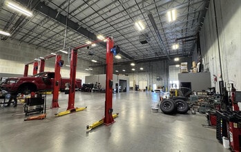 411 N Goad Springs Rd, Lowell, AR à louer Photo du bâtiment- Image 2 de 8