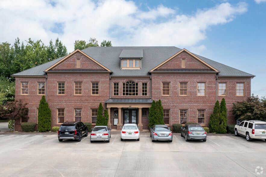 919 Sharit Ave, Gardendale, AL à louer - Photo du bâtiment - Image 2 de 7