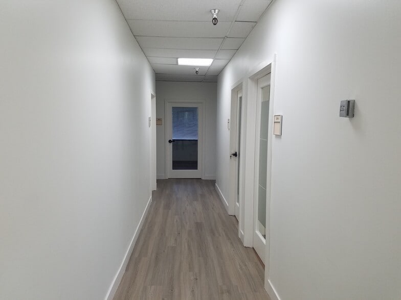 2503 Eastbluff Dr, Newport Beach, CA à louer - Photo intérieure - Image 3 de 18