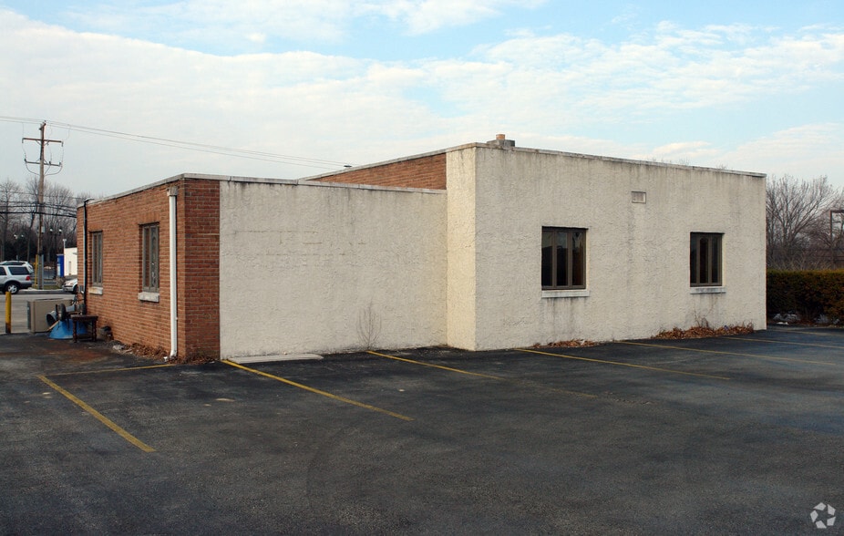 11 W Skippack Pike, Ambler, PA for lease - Building Photo - Image 2 of 3