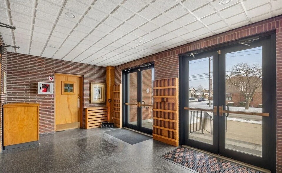 2499 Independence Ave, Niagara Falls, NY à vendre - Photo intérieure - Image 3 de 10