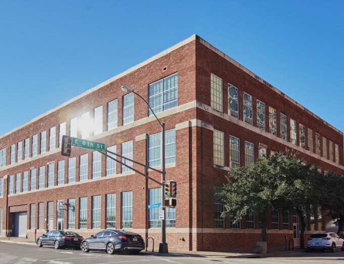 210 E 8th St, Fort Worth, TX à louer - Photo principale - Image 1 de 22