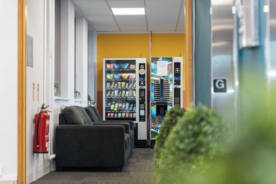 Birmingham New Rd, Dudley à louer - Photo du bâtiment - Image 2 de 8