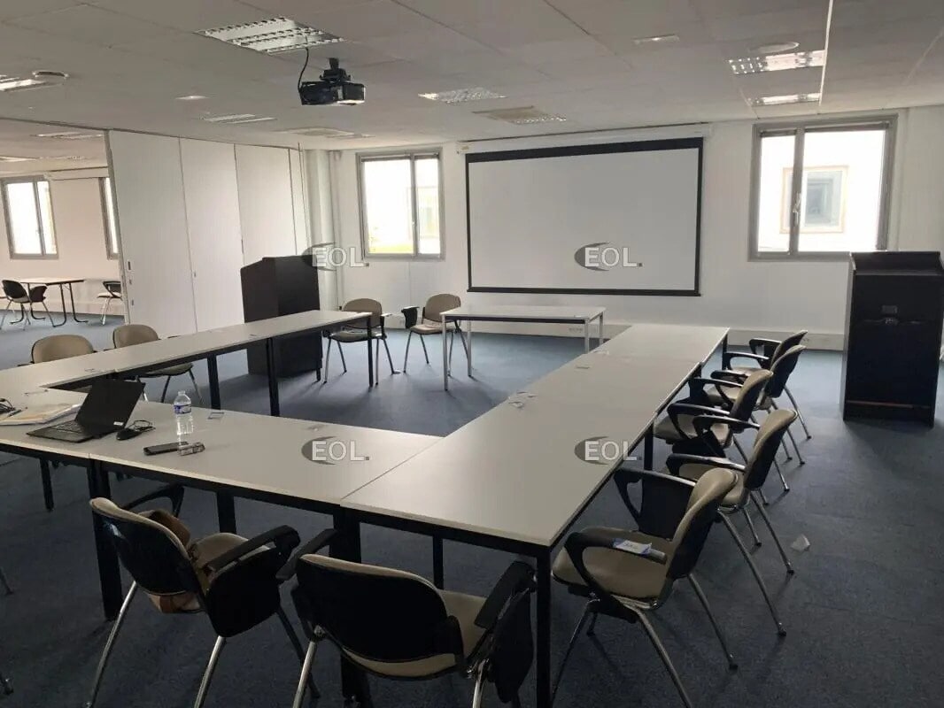 Flex in Nanterre for lease Interior Photo- Image 1 of 5