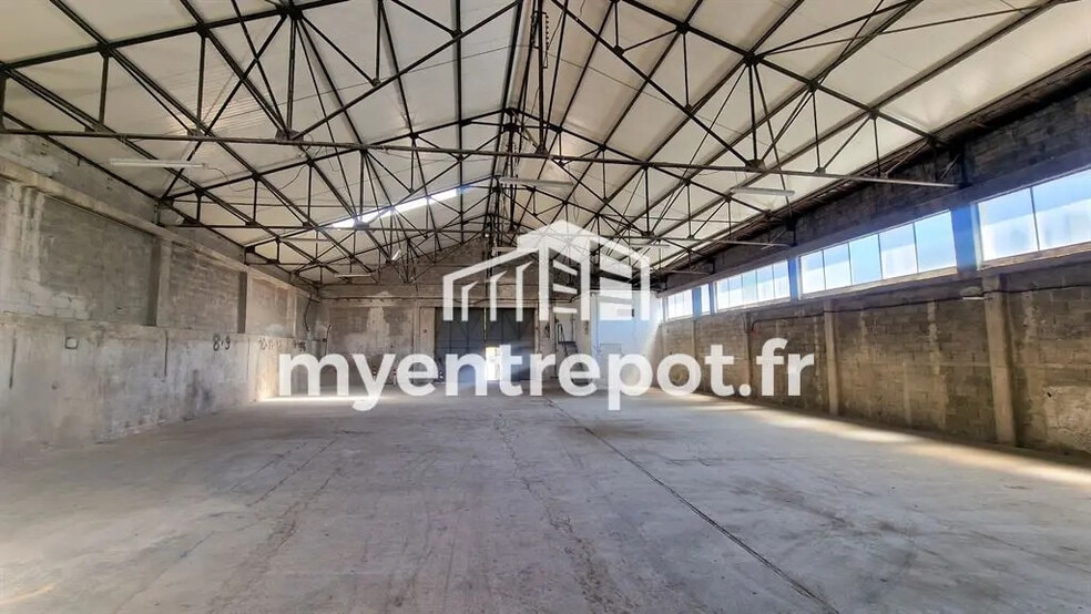 Flex in Gémenos for lease - Building Photo - Image 2 of 8