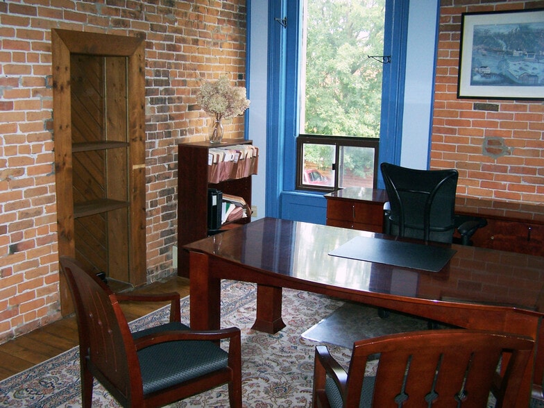 392-394 Franklin St, Buffalo, NY for lease - Interior Photo - Image 3 of 7
