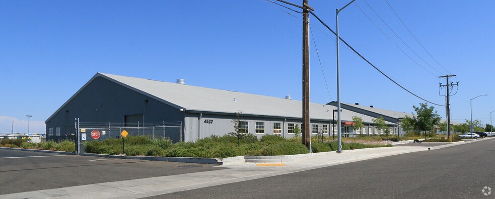 4522 Parker Ave, Mcclellan, CA à louer - Photo du bâtiment - Image 3 de 8