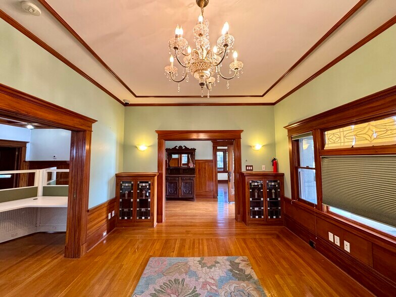 807 N Van Ness Ave, Fresno, CA à louer - Photo du bâtiment - Image 1 de 15