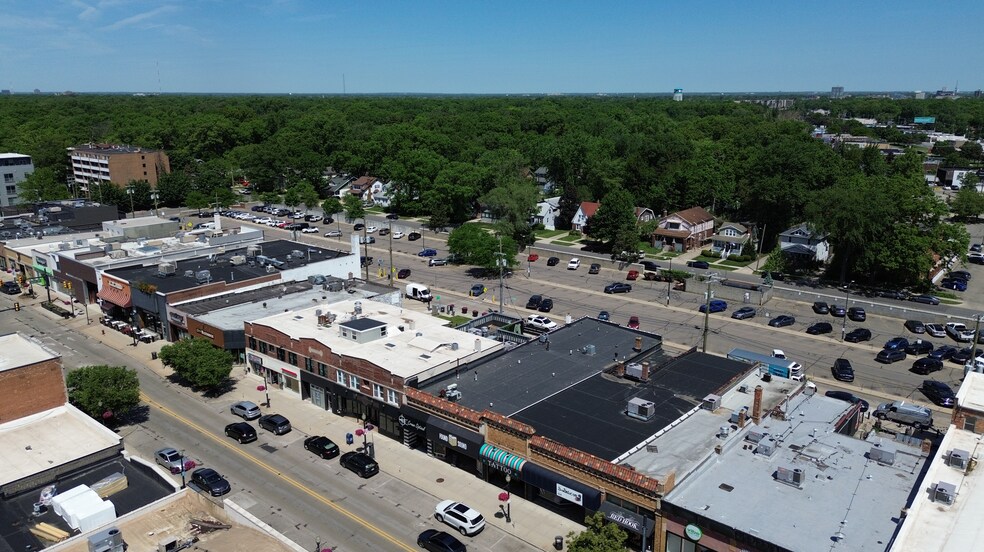 240-250 W 9 Mile Rd, Ferndale, MI à louer - Photo du bâtiment - Image 2 de 7