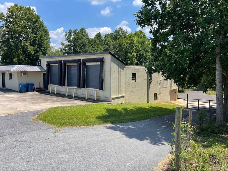 126 Bolick Chair Ln, Taylorsville, NC for sale - Building Photo - Image 1 of 17
