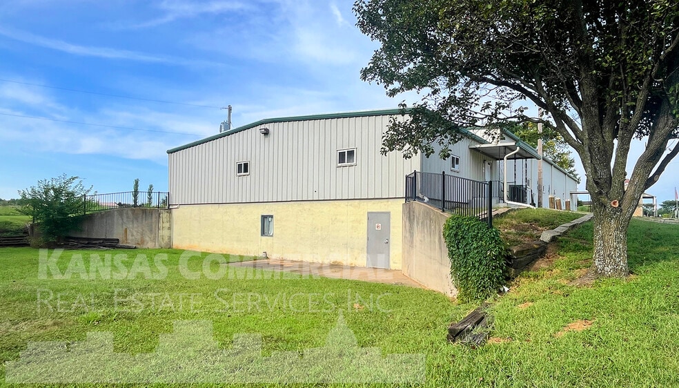 6115 SE US Highway 40, Tecumseh, KS for sale - Building Photo - Image 2 of 5