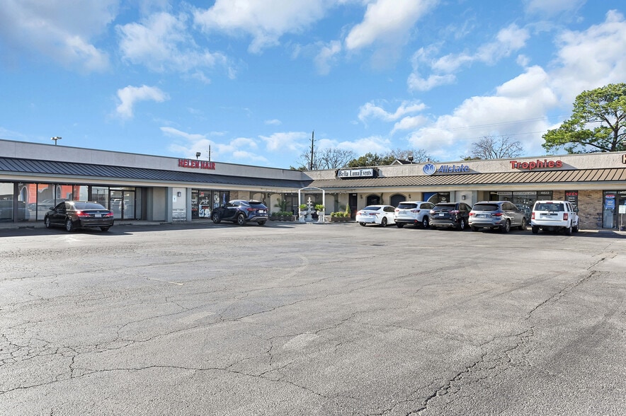 4620-4658 FM 1960 Rd W, Houston, TX for lease - Building Photo - Image 2 of 6