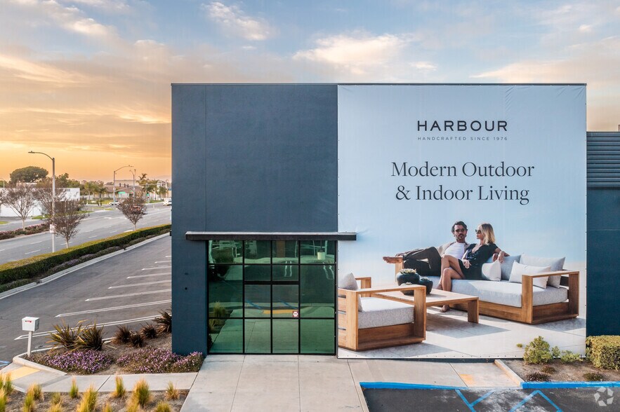 18060 Euclid St, Fountain Valley, CA à vendre - Photo du bâtiment - Image 2 de 14