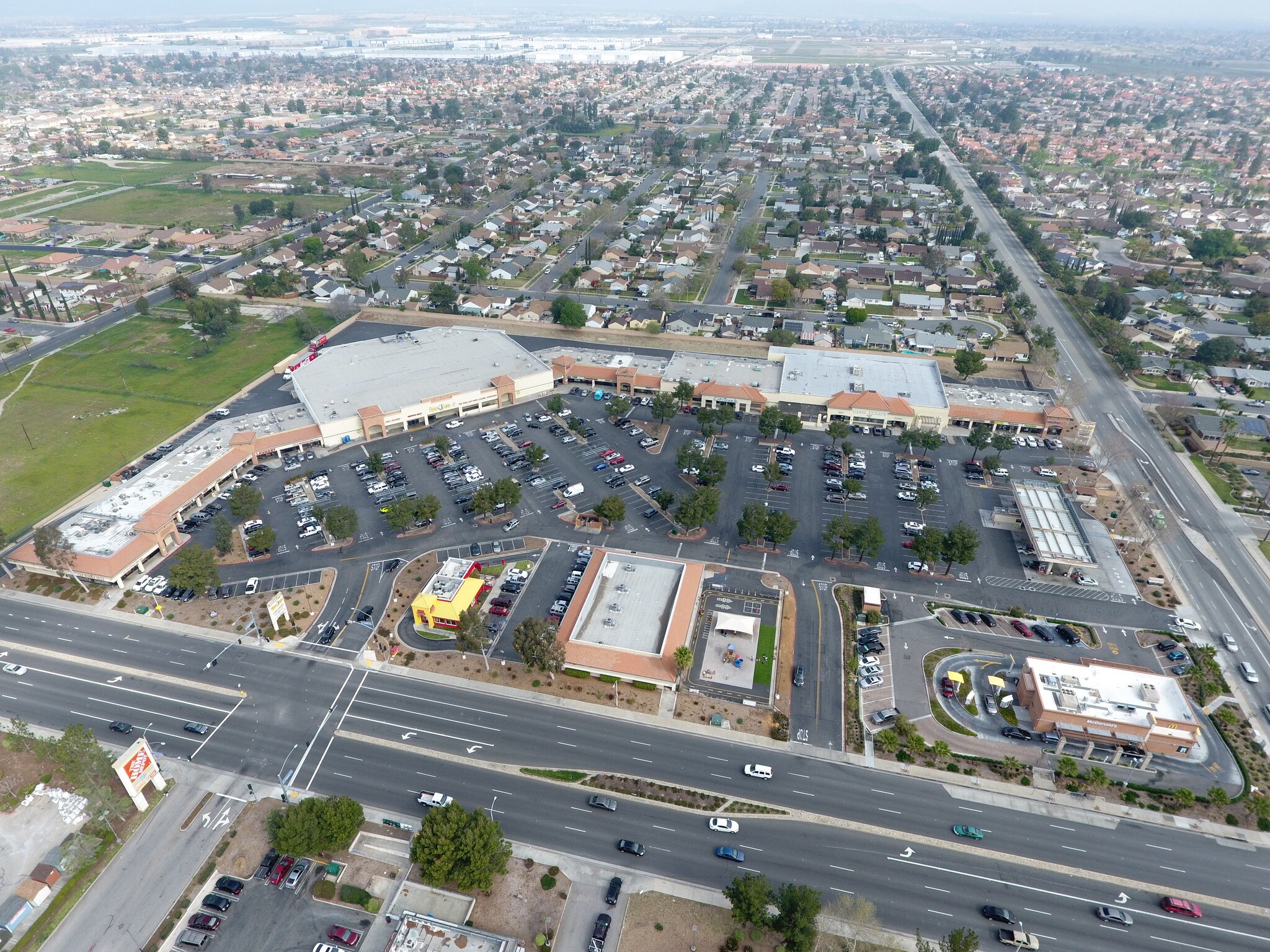 1304-1438 W Foothill Blvd, Rialto, CA à louer Photo principale- Image 1 de 6