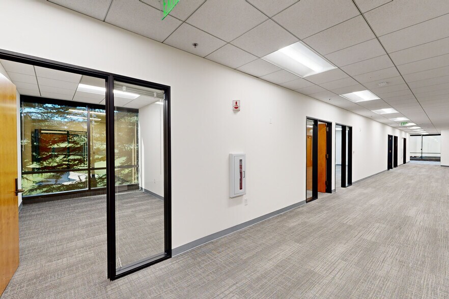 2000 Alameda de las Pulgas, San Mateo, CA à louer - Numérisation 3D de Matterport - Image 3 de 14