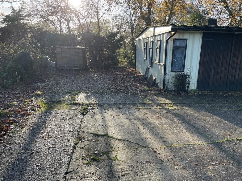 57 Broomfield Dr, Fordingbridge for lease - Interior Photo - Image 2 of 5