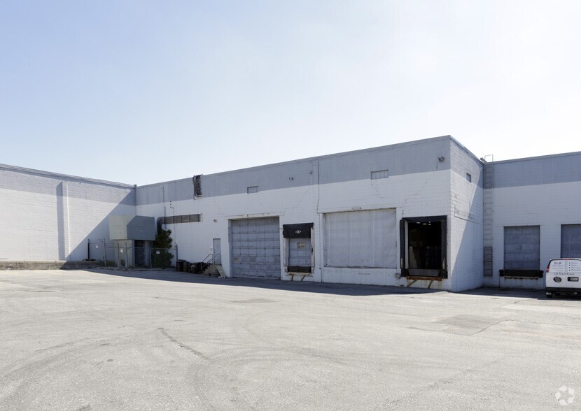 25 Lorena St, Barrie, ON à louer - Photo du bâtiment - Image 3 de 5