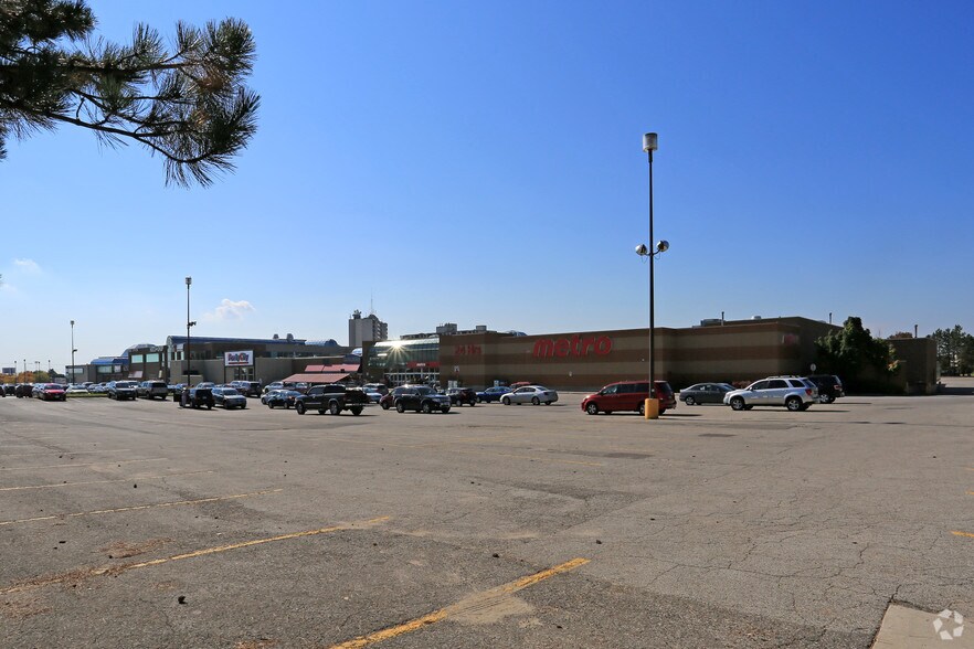 400 Bayfield St, Barrie, ON à louer - Photo du bâtiment - Image 3 de 7