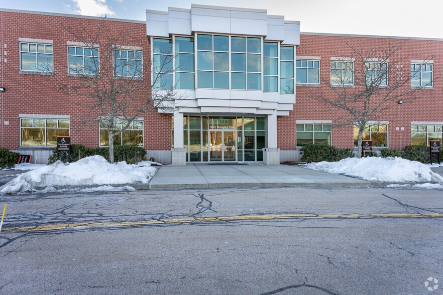 900 Douglas Pike, Smithfield, RI for lease - Building Photo - Image 3 of 9