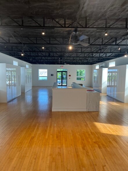 408 Broadway, South Portland, ME for lease - Building Photo - Image 2 of 12