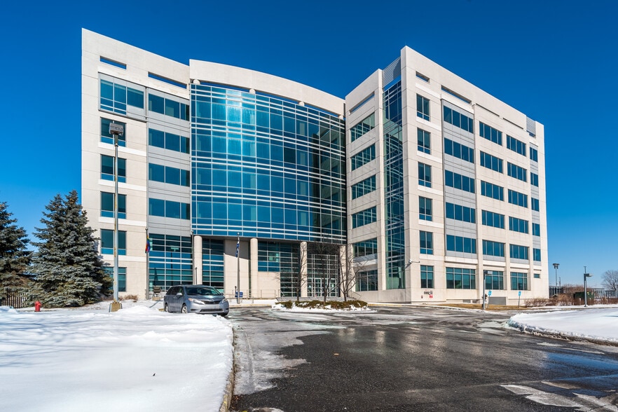 385 Boul Bouchard, Dorval, QC à louer - Photo du bâtiment - Image 1 de 29