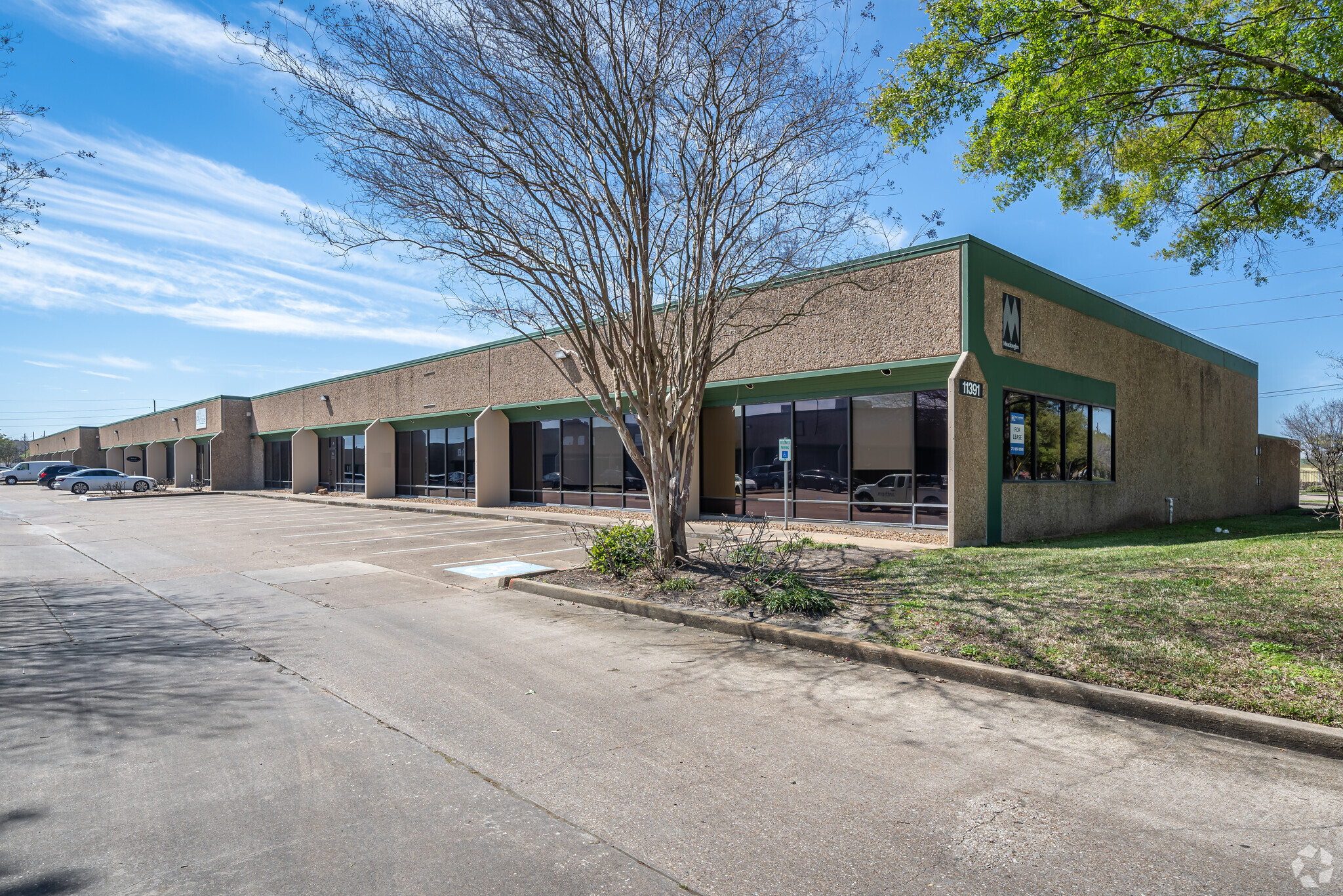 11391 Meadowglen Ln, Houston, TX à louer Photo du bâtiment- Image 1 de 8