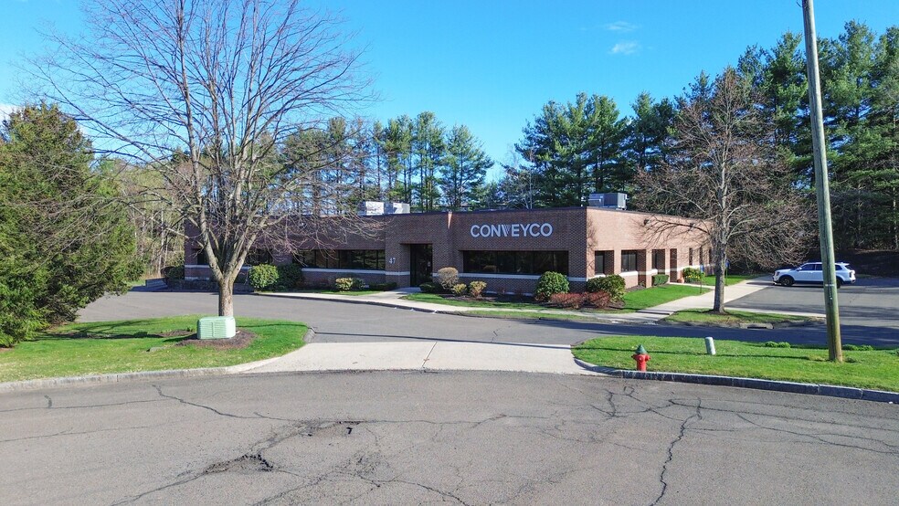 47 Commerce Dr, Bristol, CT à vendre - Photo du bâtiment - Image 3 de 19