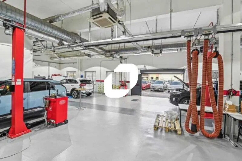 Flex in Nanterre for lease - Building Photo - Image 3 of 12